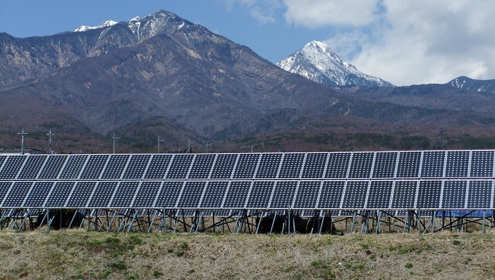 太陽光発電　更地設置例